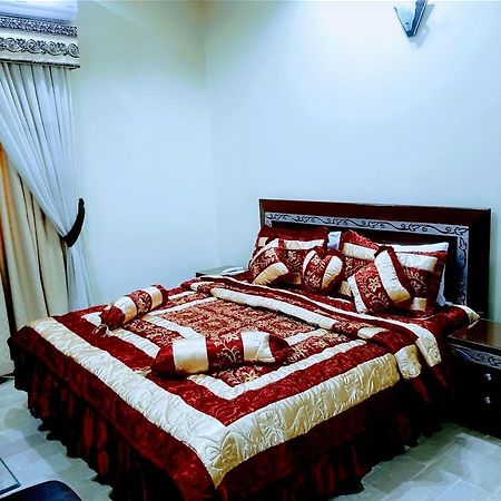 Galaxy Palace Near Millennium Mall Karachi Exteriör bild