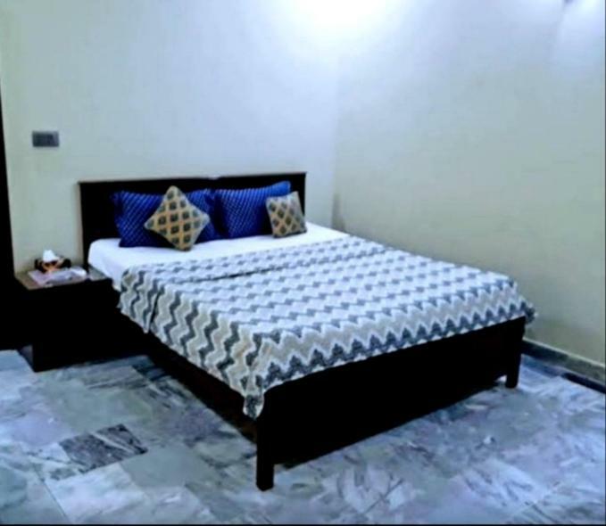 Galaxy Palace Near Millennium Mall Karachi Exteriör bild