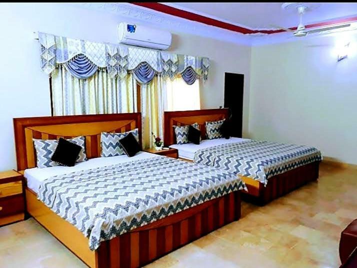 Galaxy Palace Near Millennium Mall Karachi Exteriör bild
